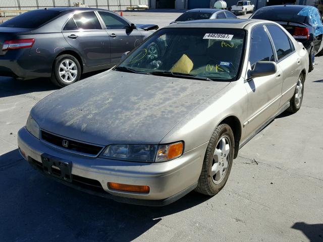 1HGCE6661SA032323 - 1995 HONDA ACCORD EX TAN photo 2