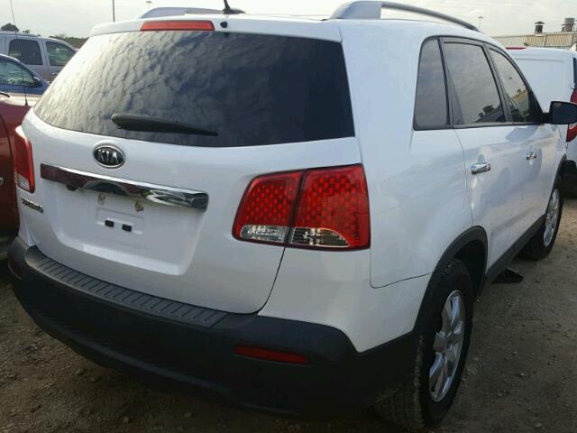 5XYKT4A10BG129240 - 2011 KIA SORENTO BA WHITE photo 4