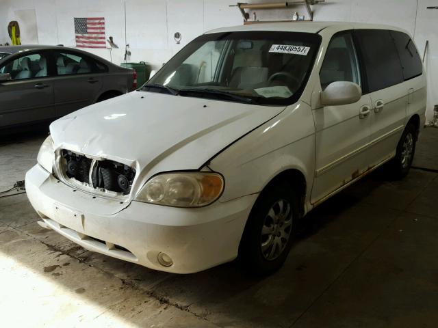 KNDUP132456626171 - 2005 KIA SEDONA WHITE photo 2