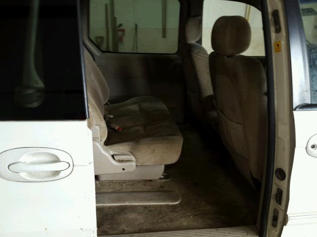 KNDUP132456626171 - 2005 KIA SEDONA WHITE photo 6