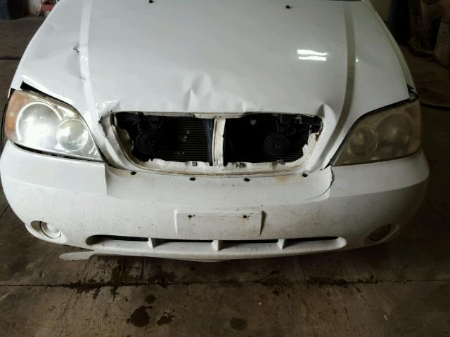 KNDUP132456626171 - 2005 KIA SEDONA WHITE photo 9