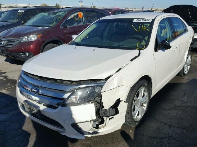 3FAHP0HA7CR420487 - 2012 FORD FUSION WHITE photo 2