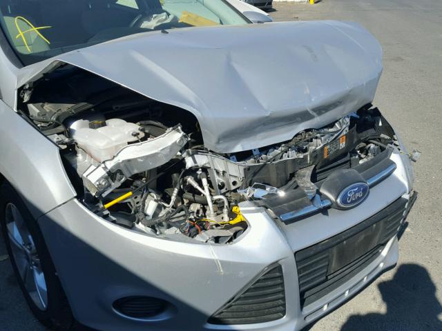 1FADP3F26EL294698 - 2014 FORD FOCUS SILVER photo 9