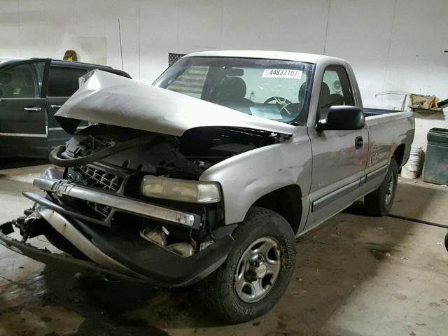 1GCEK14T92Z169152 - 2002 CHEVROLET SILVERADO SILVER photo 2