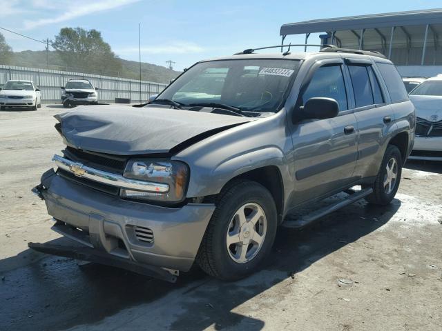 1GNDS13S152105261 - 2005 CHEVROLET TRAILBLAZE TAN photo 2