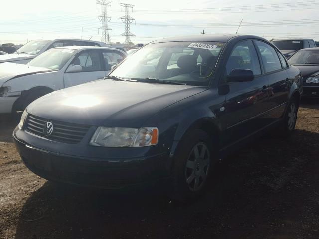 WVWMD23B0YP355896 - 2000 VOLKSWAGEN PASSAT GLS BLUE photo 2