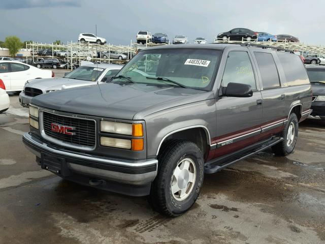 3GKFK16R5XG550711 - 1999 GMC SUBURBAN K GRAY photo 2