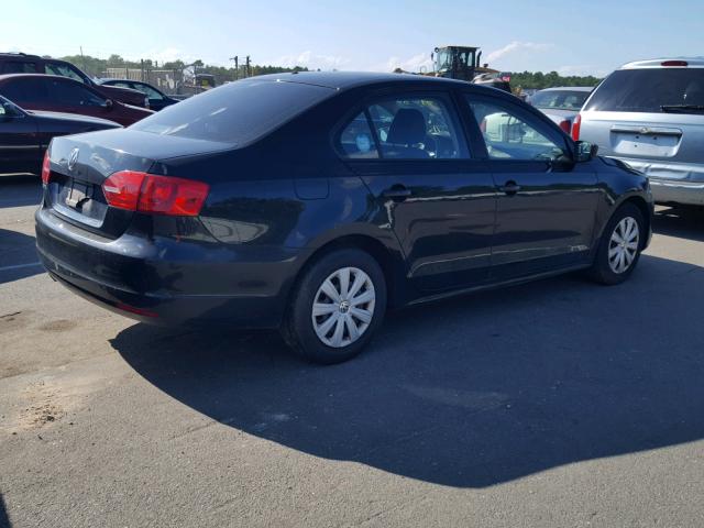 3VW2K7AJ9DM300638 - 2013 VOLKSWAGEN JETTA BASE Սև լուսանկար 4