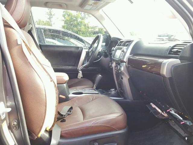 JTEBU5JRXG5305148 - 2016 TOYOTA 4RUNNER SR GRAY photo 5