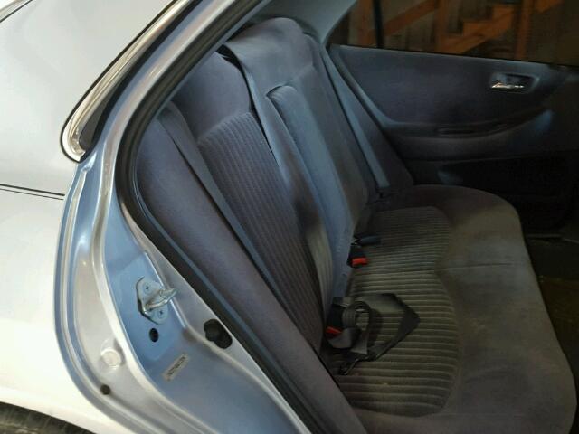 1HGCG5540WA115896 - 1998 HONDA ACCORD LX SILVER photo 6