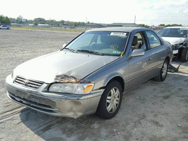 JT2BG22K8Y0428479 - 2000 TOYOTA CAMRY CE TAN photo 2