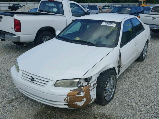 4T1BG22K7WU232977 - 1998 TOYOTA CAMRY CE WHITE photo 2