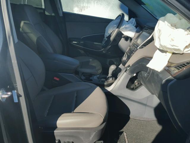 5XYZU3LBXHG445832 - 2017 HYUNDAI SANTA FE S BLACK photo 5