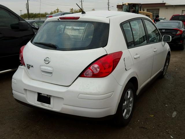 3N1BC13E99L474917 - 2009 NISSAN VERSA WHITE photo 4