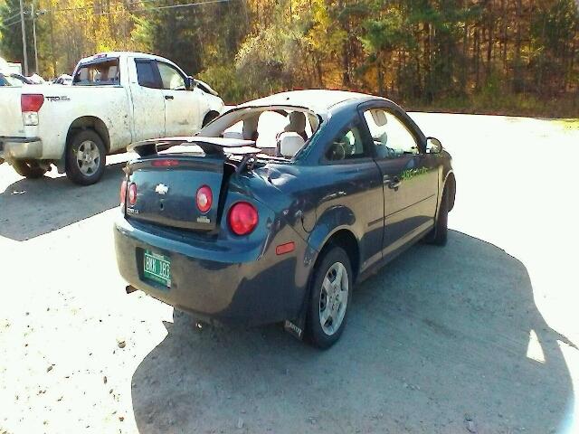 1G1AK18F587351365 - 2008 CHEVROLET COBALT LS GRAY photo 4