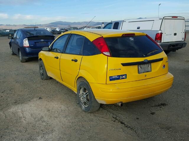 1FAFP37N86W244077 - 2006 FORD FOCUS YELLOW photo 3