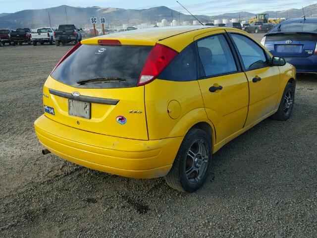1FAFP37N86W244077 - 2006 FORD FOCUS YELLOW photo 4