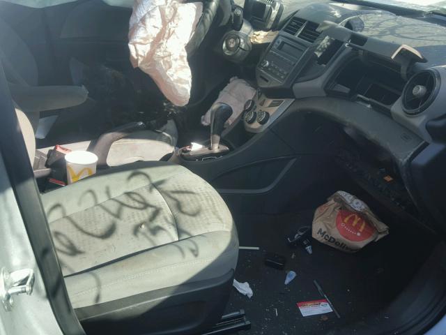 1G1JA5SH3D4114728 - 2013 CHEVROLET SONIC LS Күміс фото 5