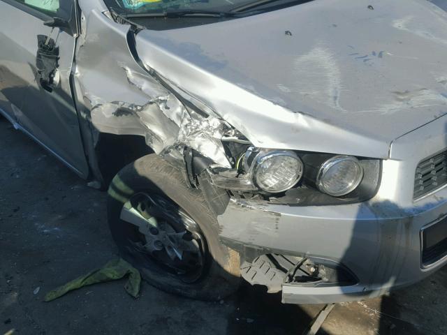 1G1JA5SH3D4114728 - 2013 CHEVROLET SONIC LS Күміс фото 9