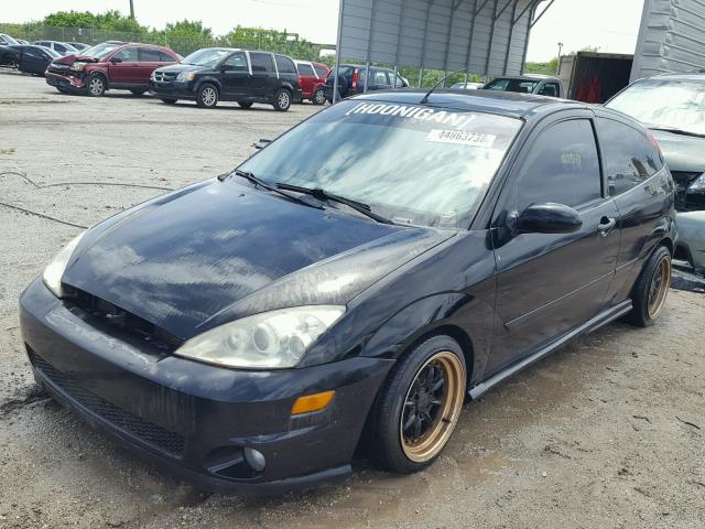 3FAHP395X4R106014 - 2004 FORD FOCUS ZX3 BLACK photo 2