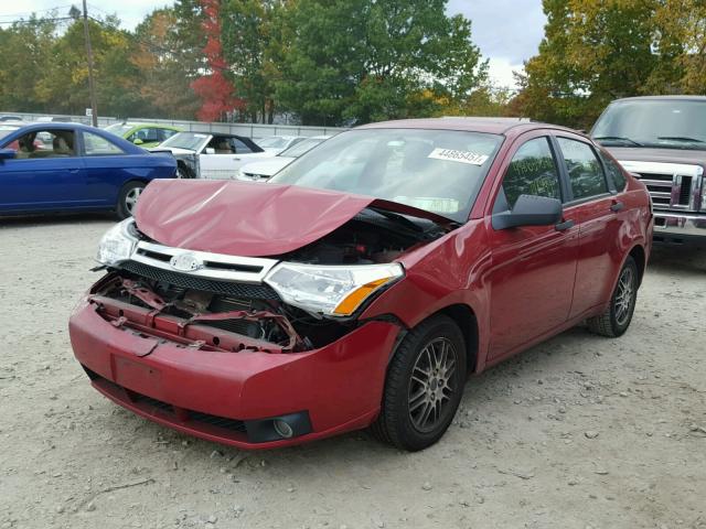 1FAHP3FN3AW203570 - 2010 FORD FOCUS RED photo 2