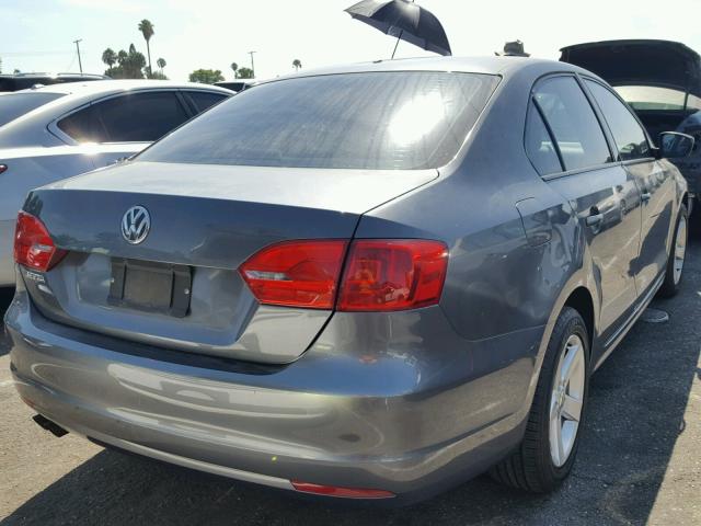 3VW2K7AJ1CM413305 - 2012 VOLKSWAGEN JETTA BASE GRAY photo 4