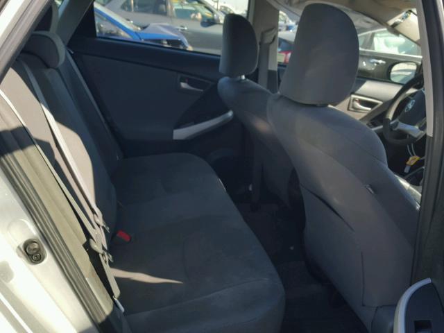 JTDKN3DU4D5628449 - 2013 TOYOTA PRIUS ვერცხლისფერი ფოტო 6