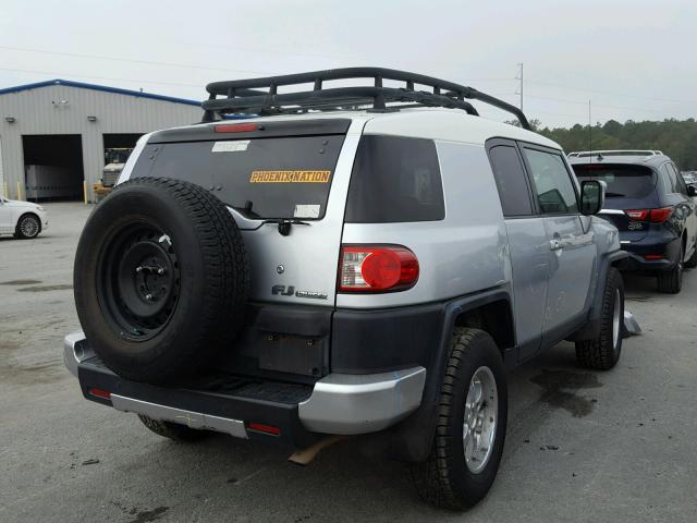 JTEZU11F470007558 - 2007 TOYOTA FJ CRUISER SILVER photo 4