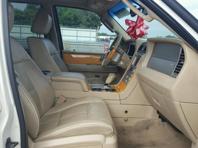 5LMFU28547LJ24087 - 2007 LINCOLN NAVIGATOR Blanc photo 5
