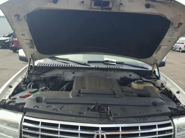 5LMFU28547LJ24087 - 2007 LINCOLN NAVIGATOR Blanc photo 7