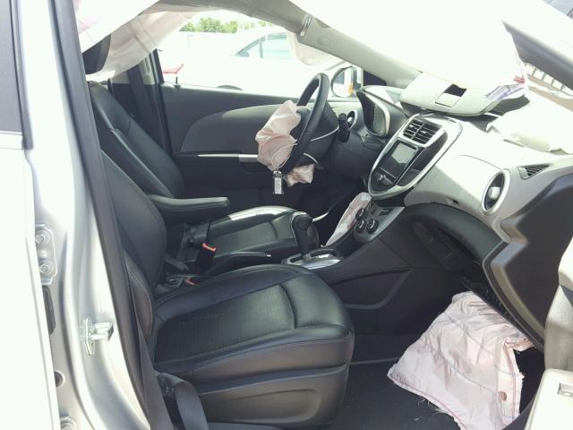 1G1JF5SBXJ4108336 - 2018 CHEVROLET SONIC PREM SILVER photo 5