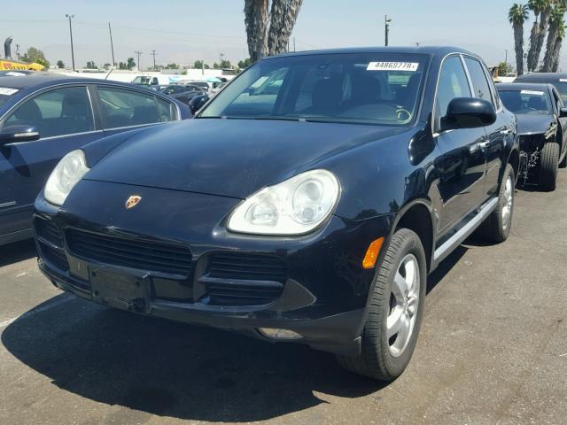 WP1AA29P25LA22132 - 2005 PORSCHE CAYENNE BLACK photo 2