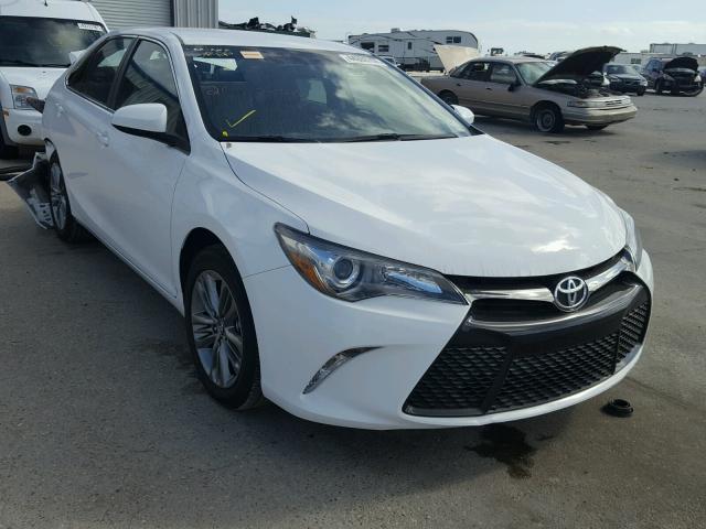 4T1BF1FK8HU274763 - 2017 TOYOTA CAMRY WHITE photo 1