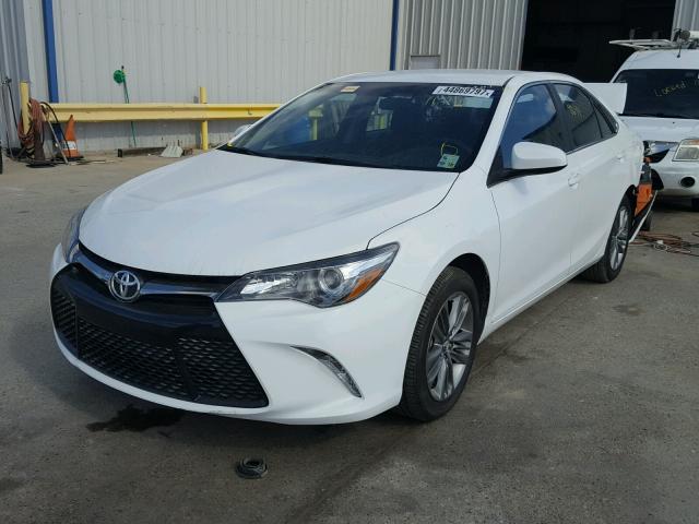 4T1BF1FK8HU274763 - 2017 TOYOTA CAMRY WHITE photo 2