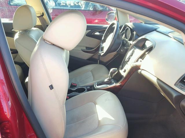 1G4PP5SK4D4148815 - 2013 BUICK VERANO RED photo 5