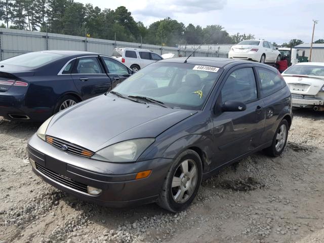3FAFP31Z44R105950 - 2004 FORD FOCUS ZX3 GRAY photo 2