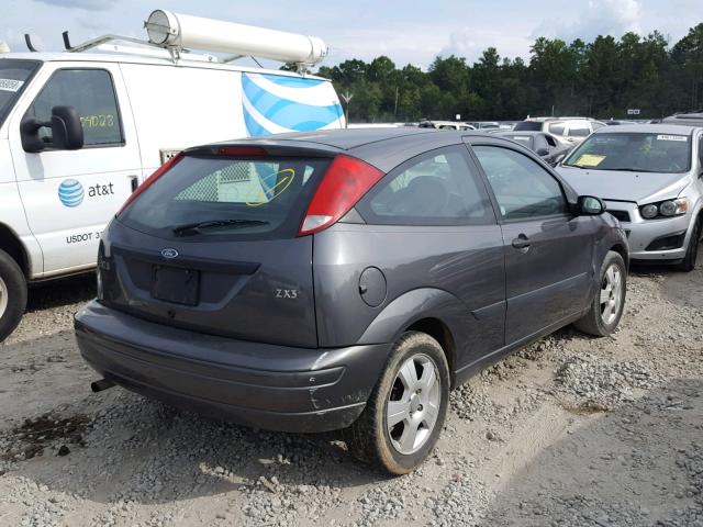3FAFP31Z44R105950 - 2004 FORD FOCUS ZX3 GRAY photo 4