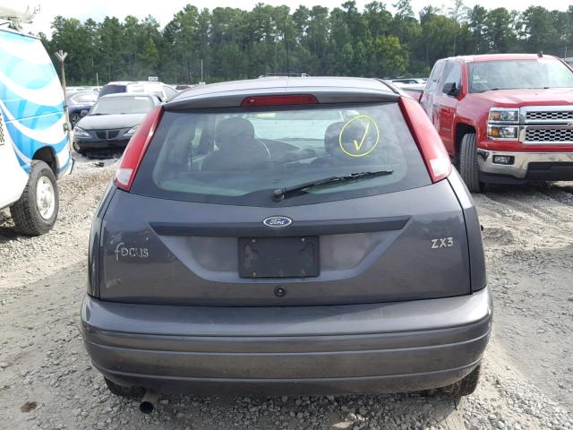3FAFP31Z44R105950 - 2004 FORD FOCUS ZX3 GRAY photo 9