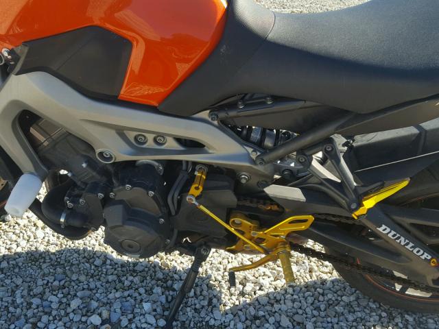 JYARN33E4EA001988 - 2014 YAMAHA FZ09 ORANGE photo 7