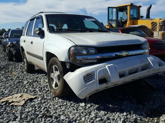 1GNDT13S452316807 - 2005 CHEVROLET TRAILBLAZE WHITE photo 1