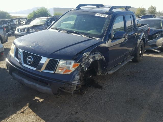 1N6AD07W36C425252 - 2006 NISSAN FRONTIER C BLUE photo 2