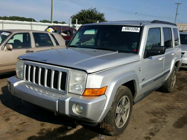 1J8HG48N66C352635 - 2006 JEEP COMMANDER SILVER photo 2