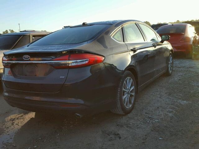 3FA6P0H73HR140956 - 2017 FORD FUSION SE BLACK photo 4