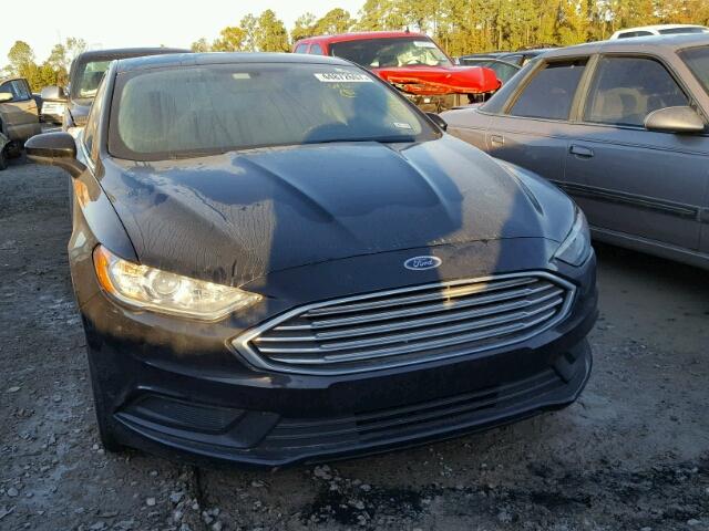 3FA6P0H73HR140956 - 2017 FORD FUSION SE BLACK photo 9