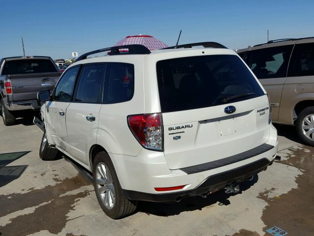 JF2SHADC3DH429248 - 2013 SUBARU FORESTER WHITE photo 3