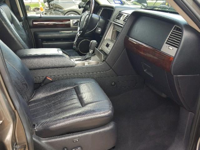 5LMFU27R43LJ39638 - 2003 LINCOLN NAVIGATOR Grün Foto 5