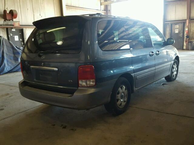 KNDUP131526271790 - 2002 KIA SEDONA EX GRAY photo 4