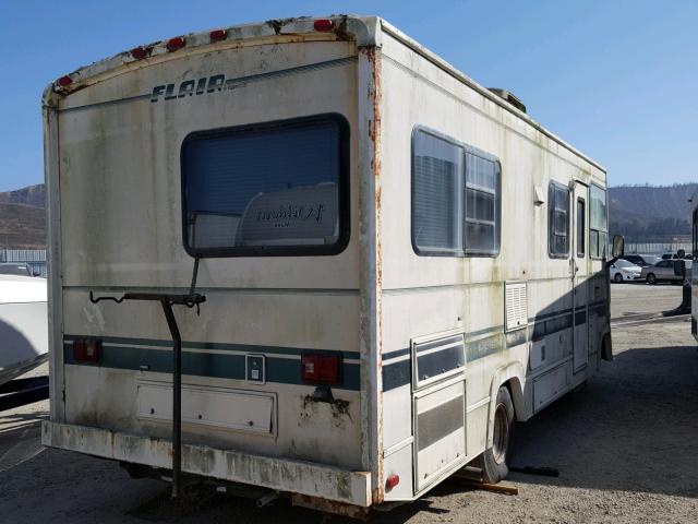 1FCKE33G2LHB28539 - 1990 FLEETWOOD RV WHITE photo 4