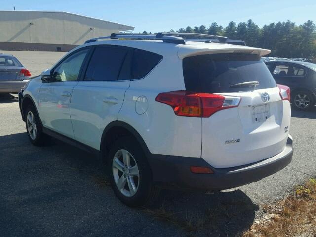 JTMRFREV1D5018501 - 2013 TOYOTA RAV4 XLE WHITE photo 3