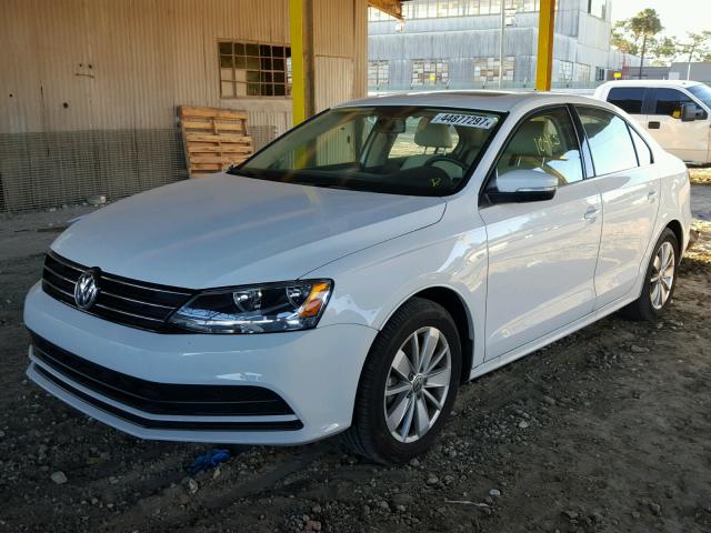 3VWD67AJ9GM364390 - 2016 VOLKSWAGEN JETTA SE WHITE photo 2